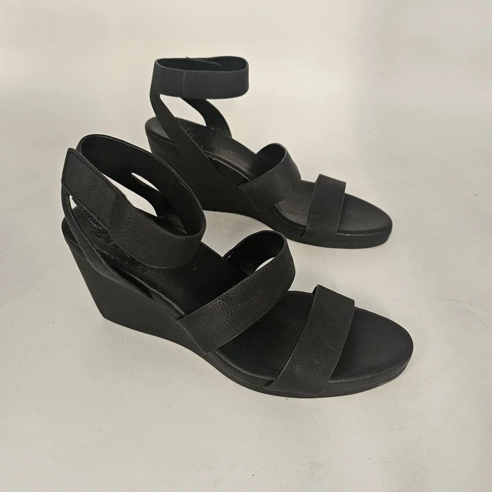Naturalizer Genn Ignite Black Nubuck Wedge Sandals 8 Comfort Classic Travel Chic